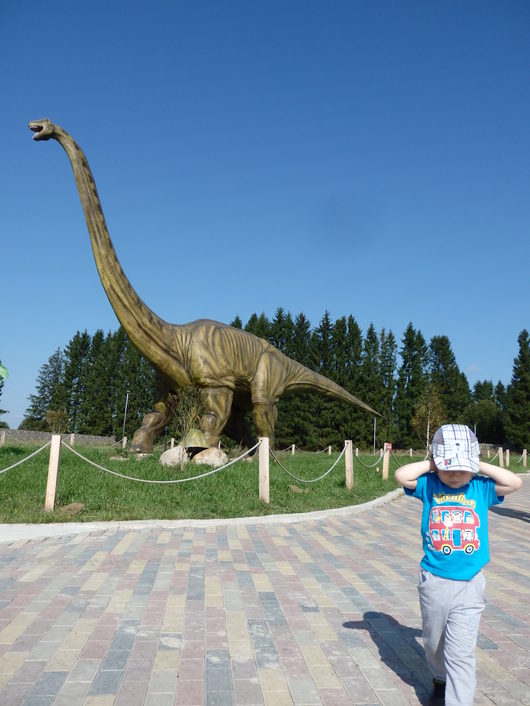 Парк Динозавров в Стризнево | этот, диплодок, очень громко рычал, как гаи )))